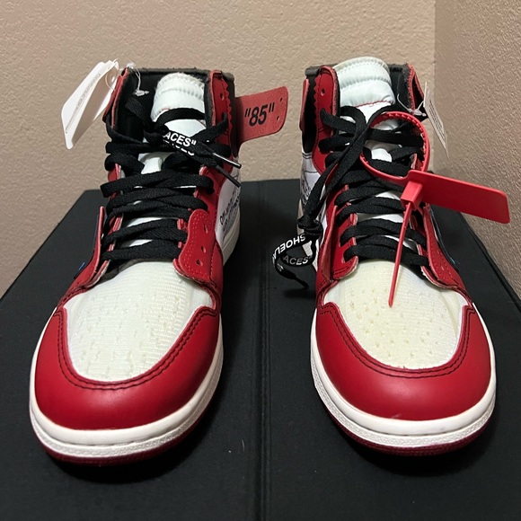 2017
Off-White x Air Jordan 1 Retro High OG 'Chicago' - Picture 4 of 7